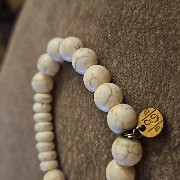 3/$20 White Howlite Beaded Stretch Bracelet - Picture 4 of 4